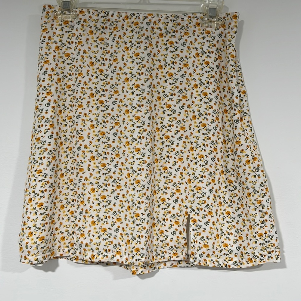 Hollister ultra high rise flower pattern skirt M